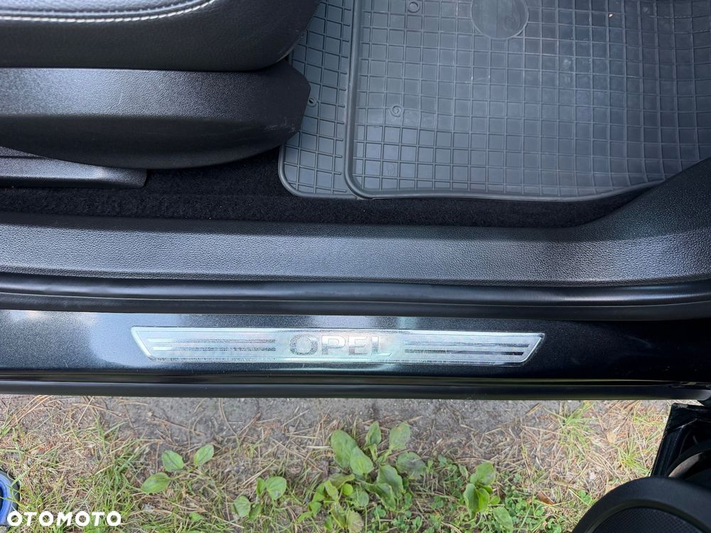 Opel Astra 1.4 Turbo 150 Jahre - 16