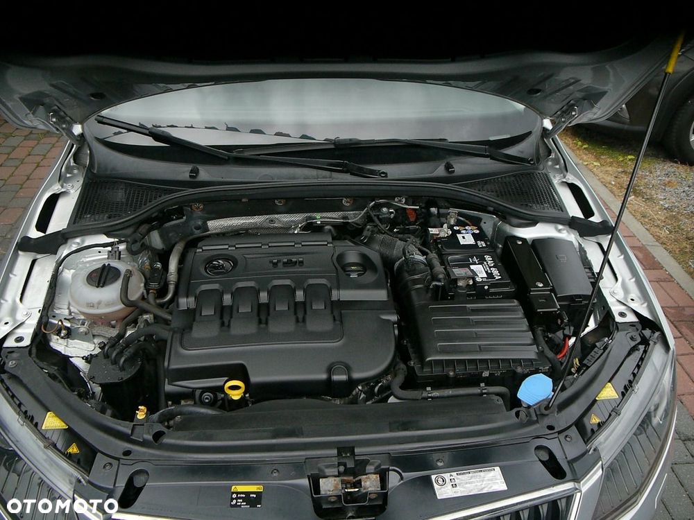 Skoda Octavia 2.0 TDI Sportline - 34