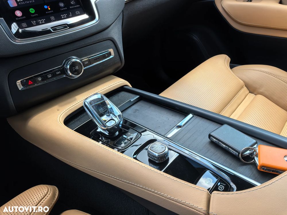 Volvo XC 90 B5 D AWD Ultimate Dark - 17