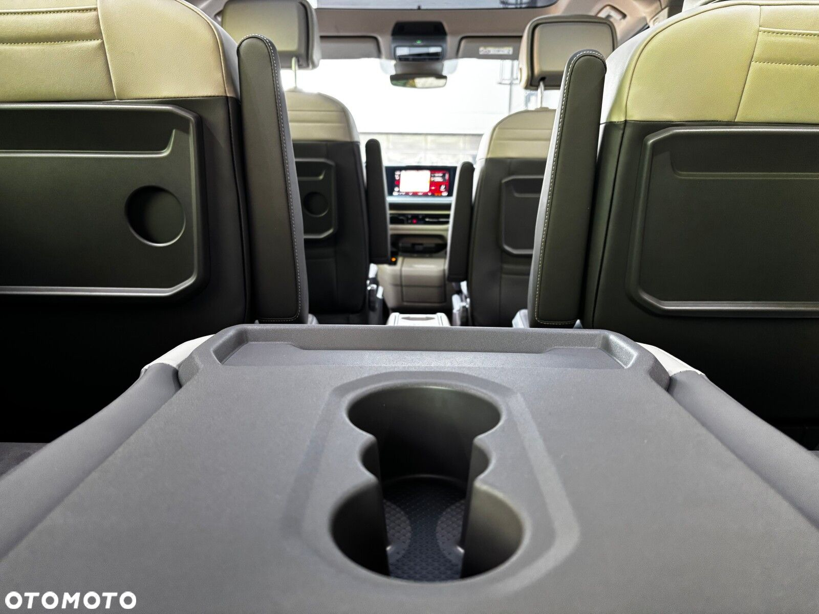 Volkswagen Multivan - 24
