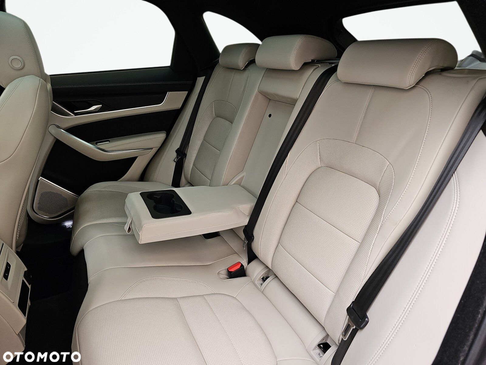 Jaguar F-Pace - 27