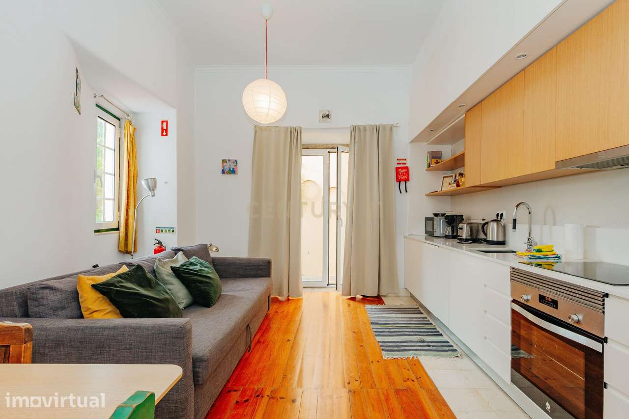 Apartamento T2 Renovado à Venda em Santo António | Alpendre Privativo - Grande imagem: 2/19