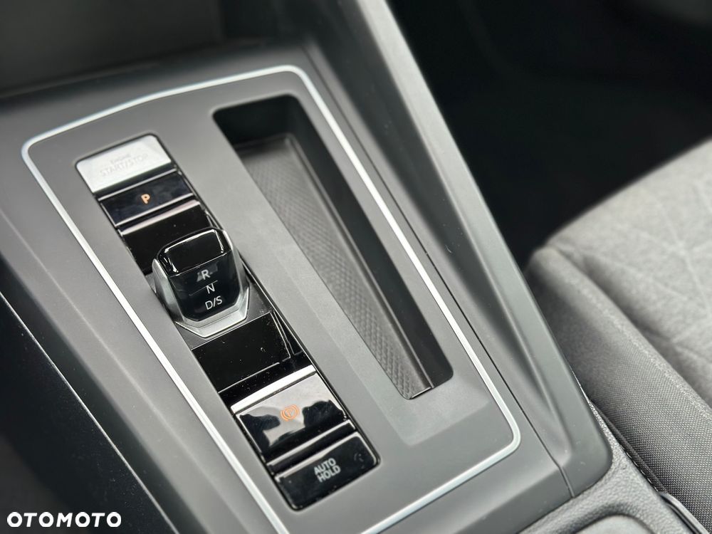 Volkswagen Golf 1.5 eTSI mHEV Special Edition DSG - 17