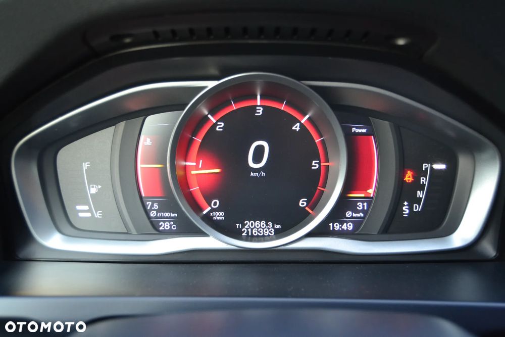 Volvo V60 Cross Country D4 Drive-E Momentum - 29