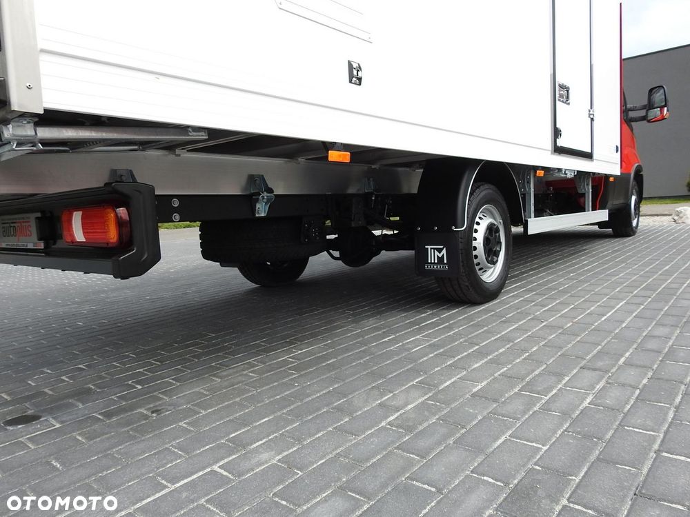 Iveco DAILY 35S18 NOWY KONTENER 10 PALET TEMPOMAT NAWIGACJA KLIMATYZACJA LEDY 180KM - 19
