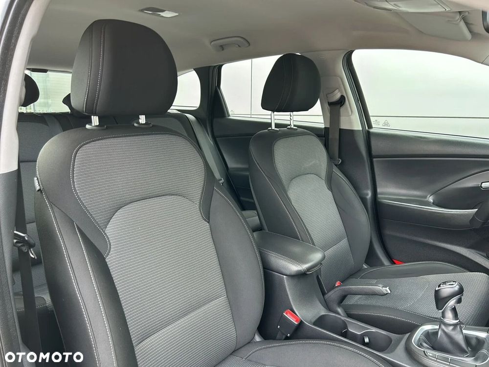Hyundai i30 1.4 Classic + - 16