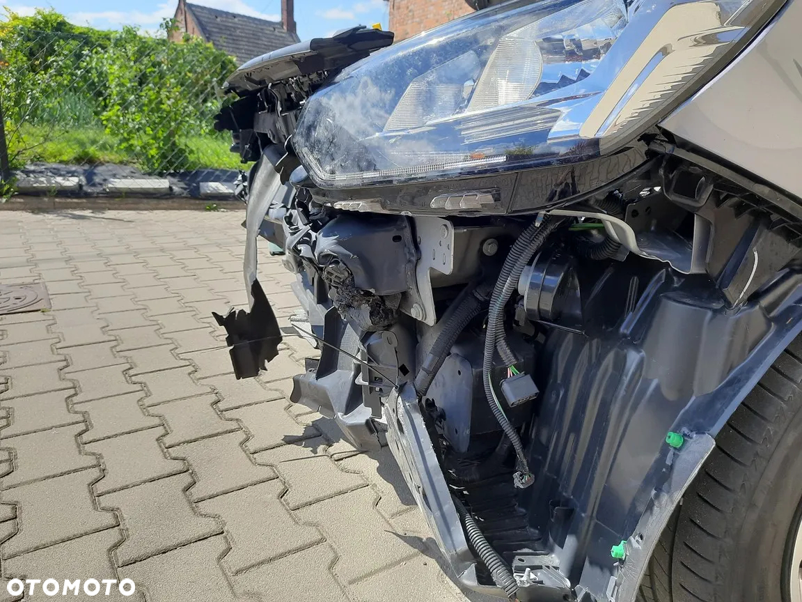 Peugeot 208 - 16
