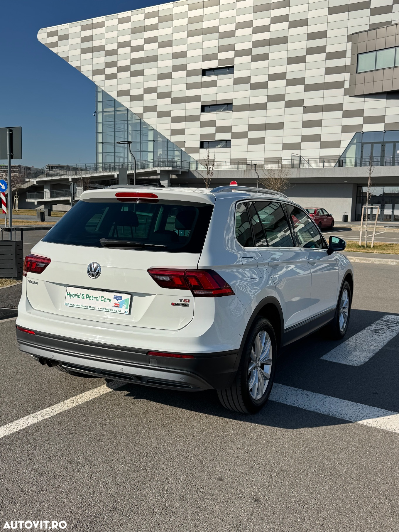 Volkswagen Tiguan - 12