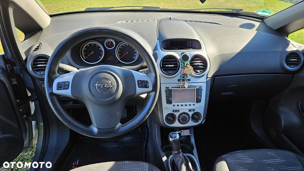 Opel Corsa 1.2 16V Cosmo - 15