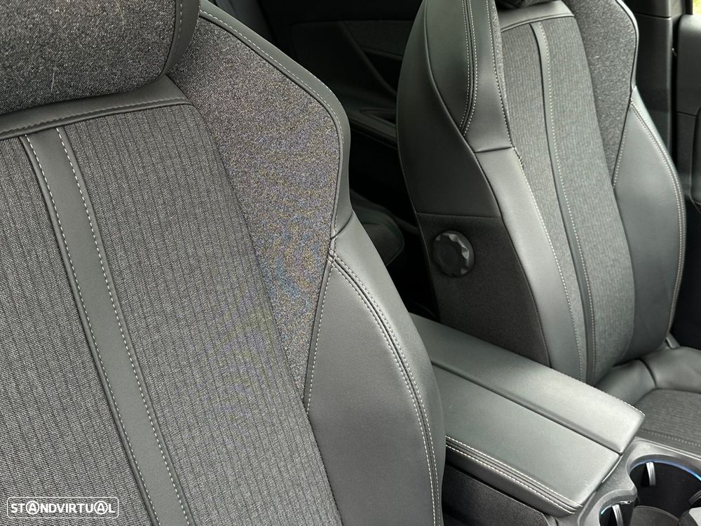 Peugeot 3008 1.6 Hybrid4 GT Pack e-EAT8 - 21