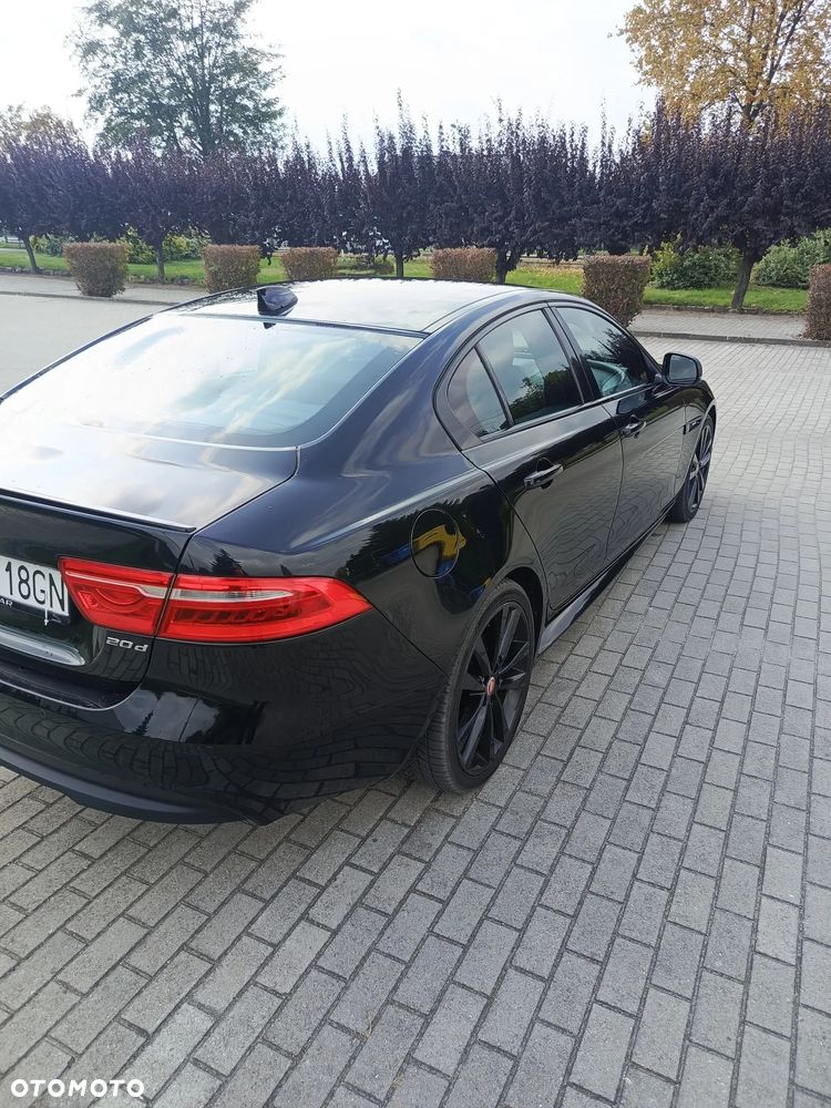 Jaguar XE 2.0 D AWD R-Sport - 4