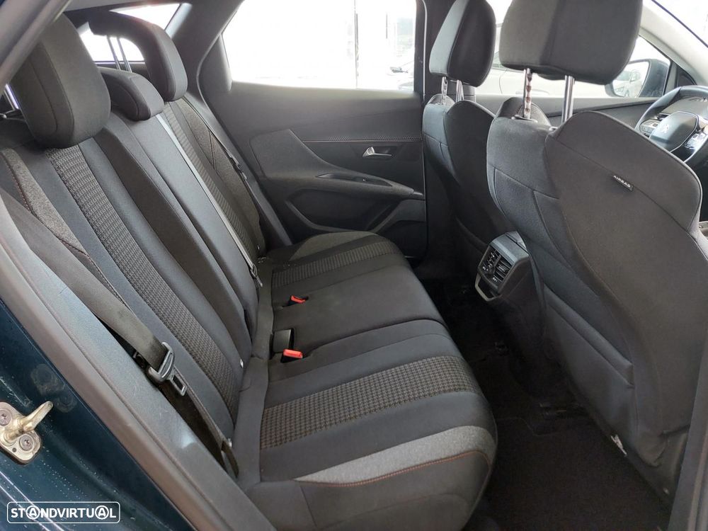 Peugeot 3008 1.5 BlueHDi Active Pack — fotografia 45