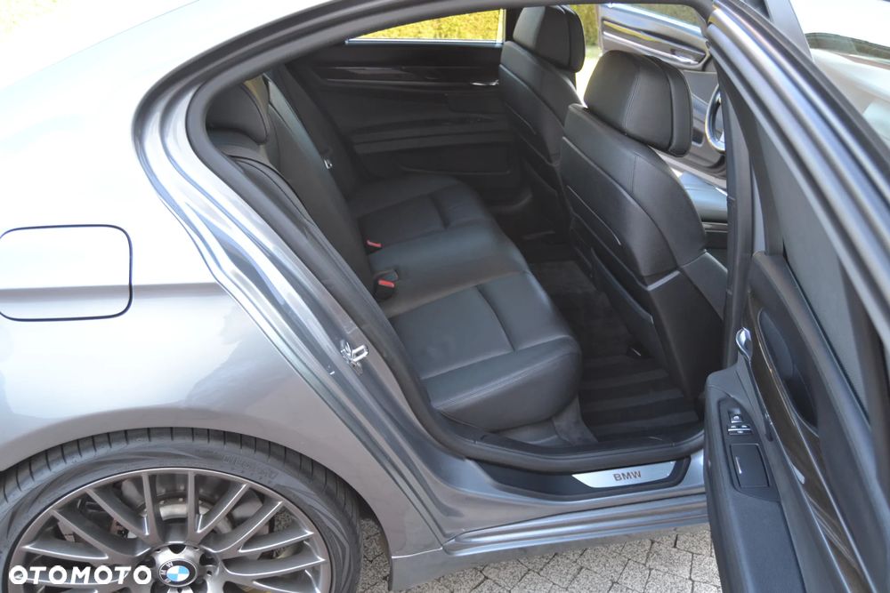 BMW Seria 7 730d - 24