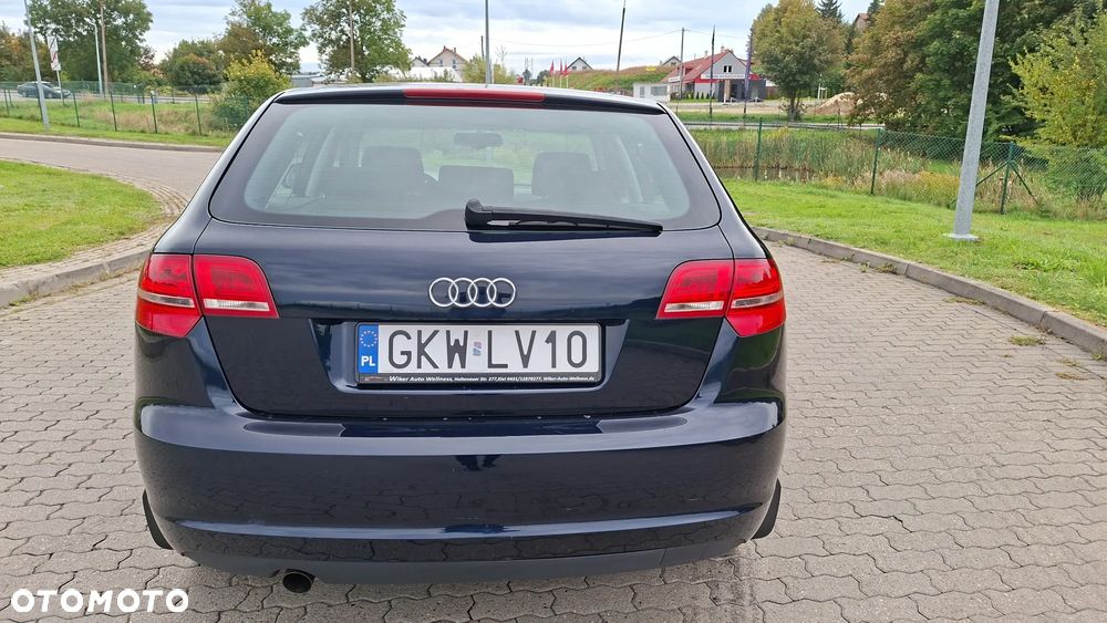 Audi A3 Sportback 1.6 TDI DPF Ambiente - 8
