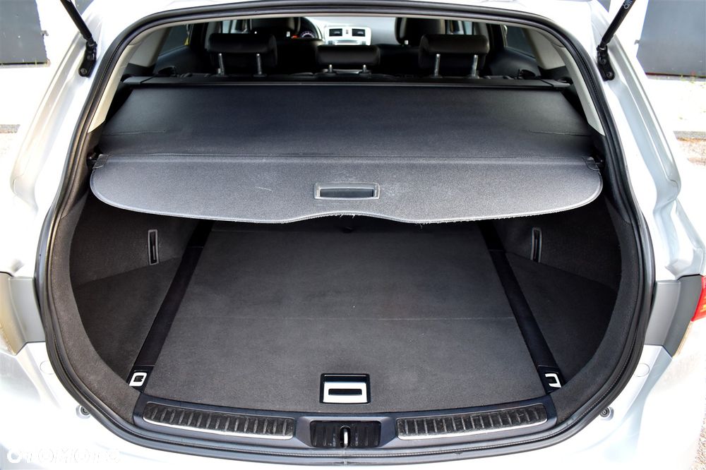 Toyota Avensis 1.8 Sol NAVI - 22