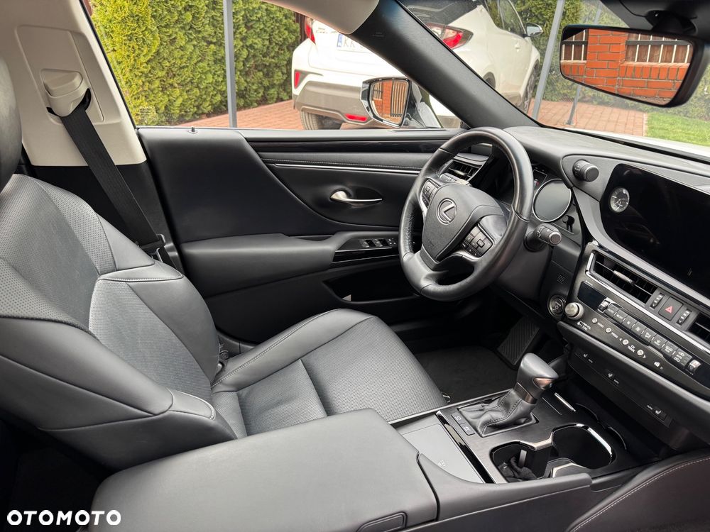 Lexus ES 300h Business Edition + - 22