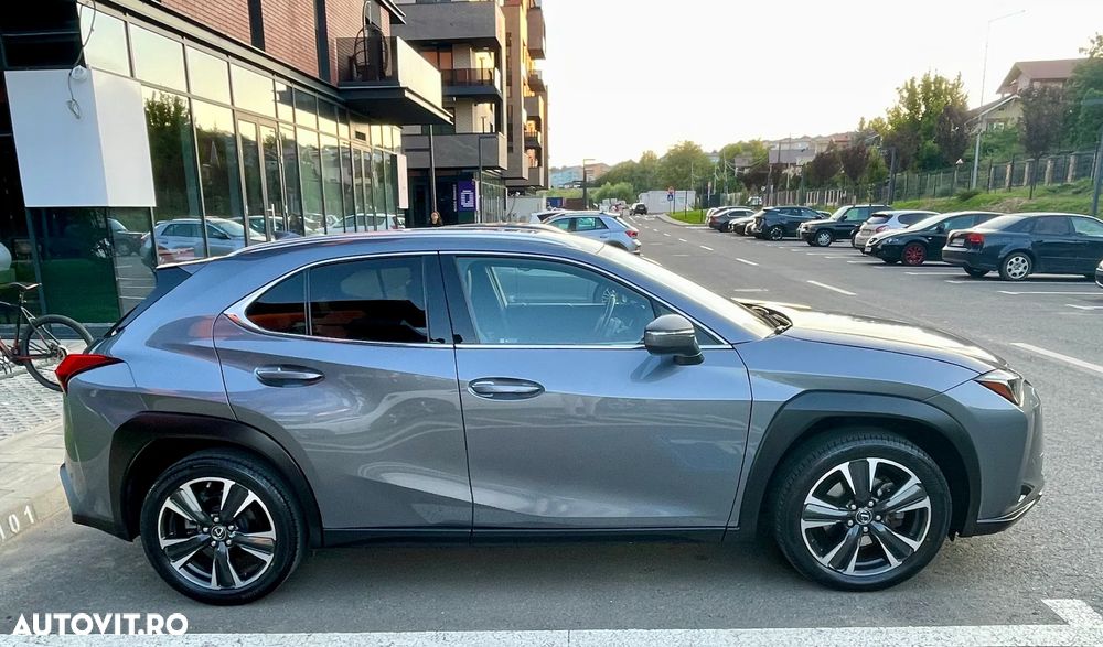Lexus UX - 8
