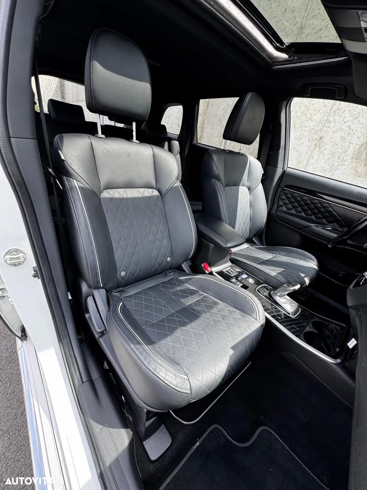 Mitsubishi Outlander PHEV 2.4 L 4X4 Instyle - 19