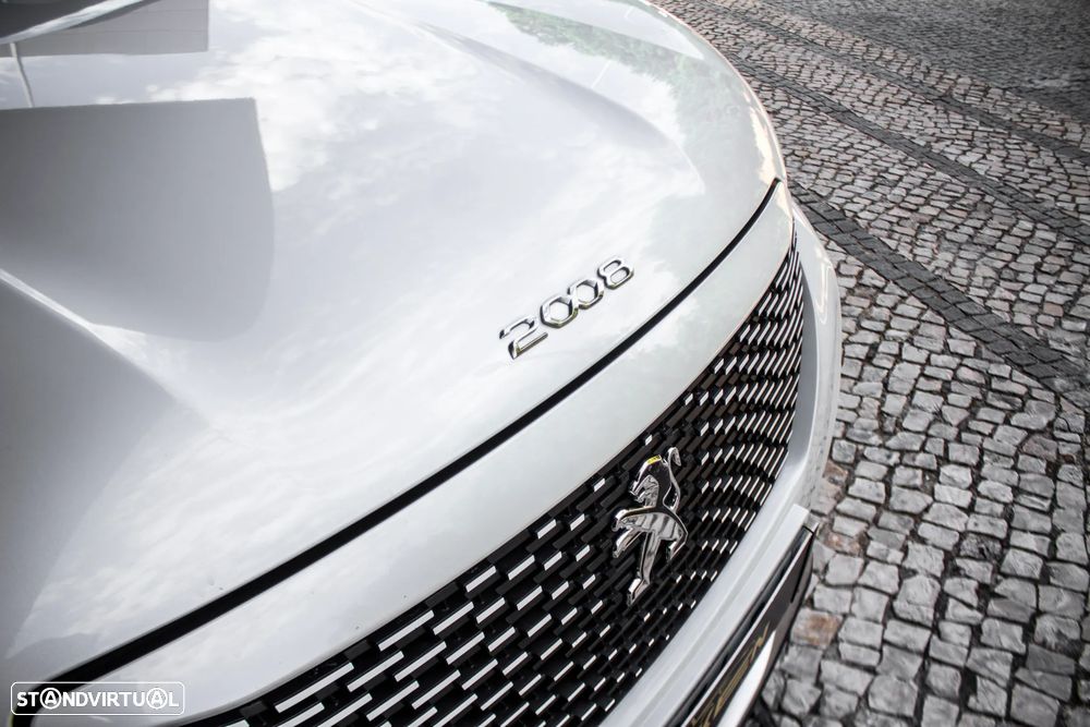 Peugeot e-2008 Allure - 9