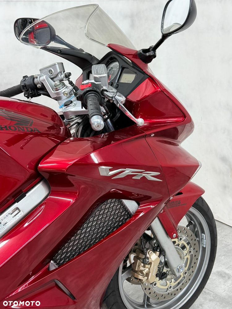 Honda VFR - 16