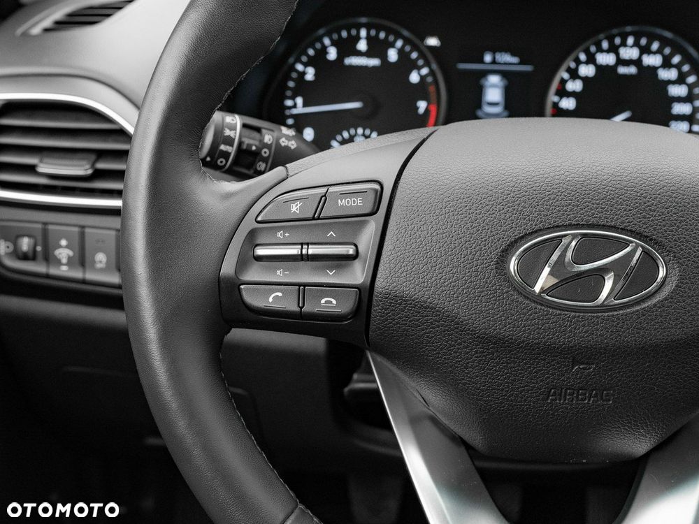 Hyundai i30 1.5 DPI Classic + - 16