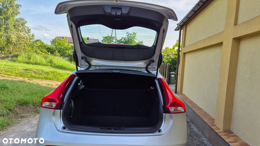 Volvo V40 D2 Momentum - 9