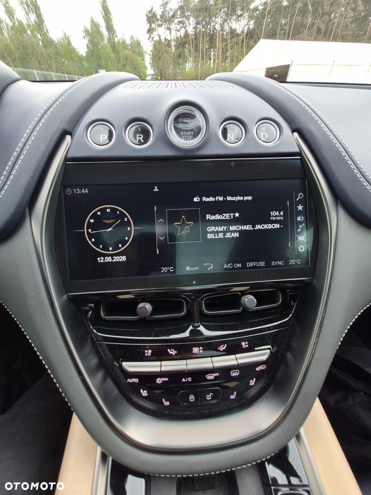 Aston Martin DBX - 4