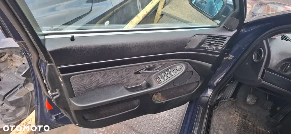 BMW E39 kombi  na części - 4