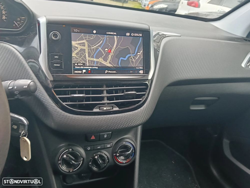 Peugeot 2008 1.2 PureTech Style - 20