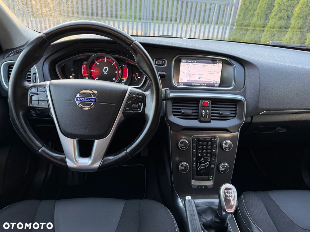 Volvo V40 D2 Momentum - 16