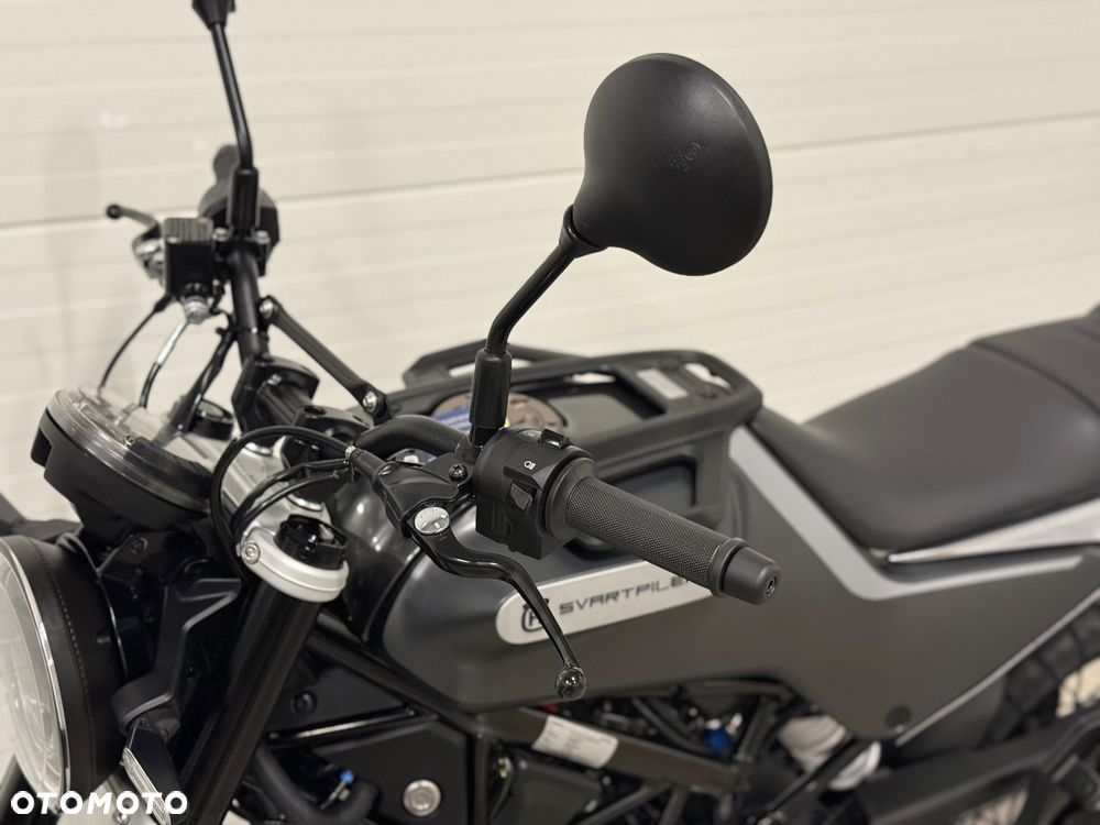 Husqvarna Svartpilen - 25