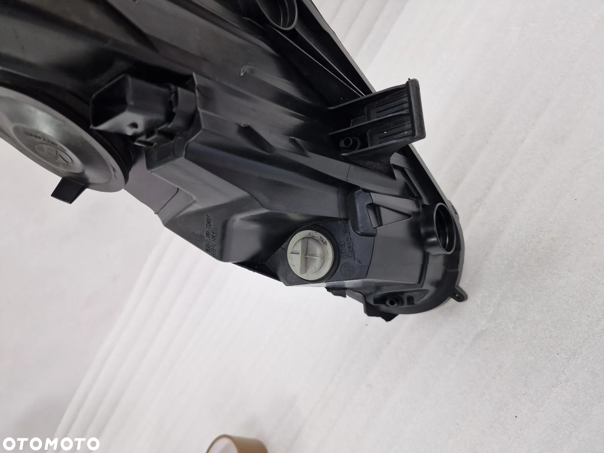 FORD FIESTA MK7 LIFT 13- PRAWA LAMPA PRZEDNIA PRZÓD , NR C1BB-13W029-AD , NR AUKCJI LA637 - 13