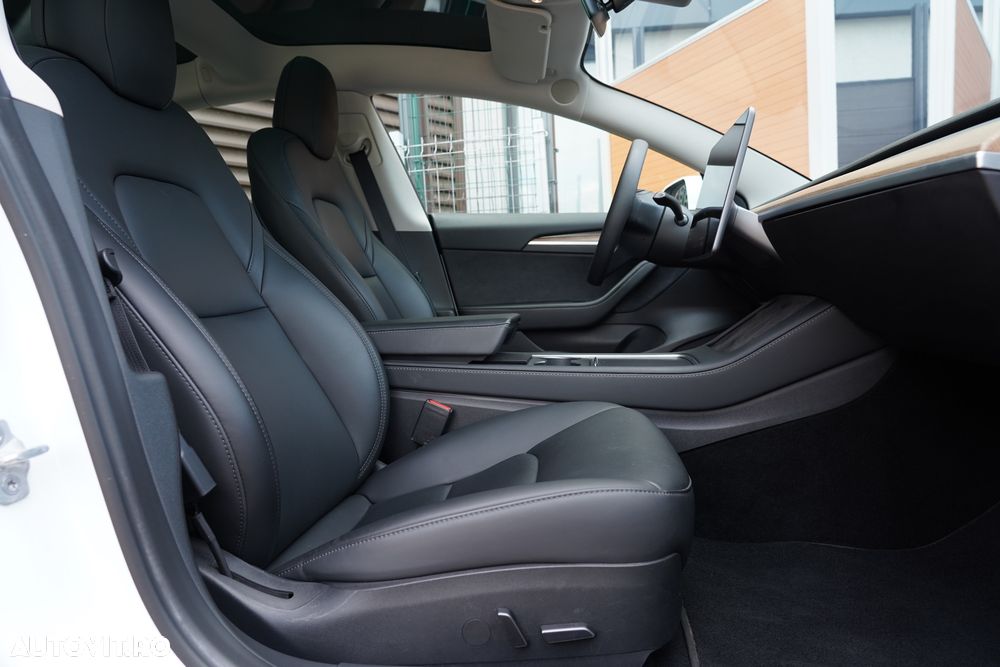 Tesla Model 3 - 40