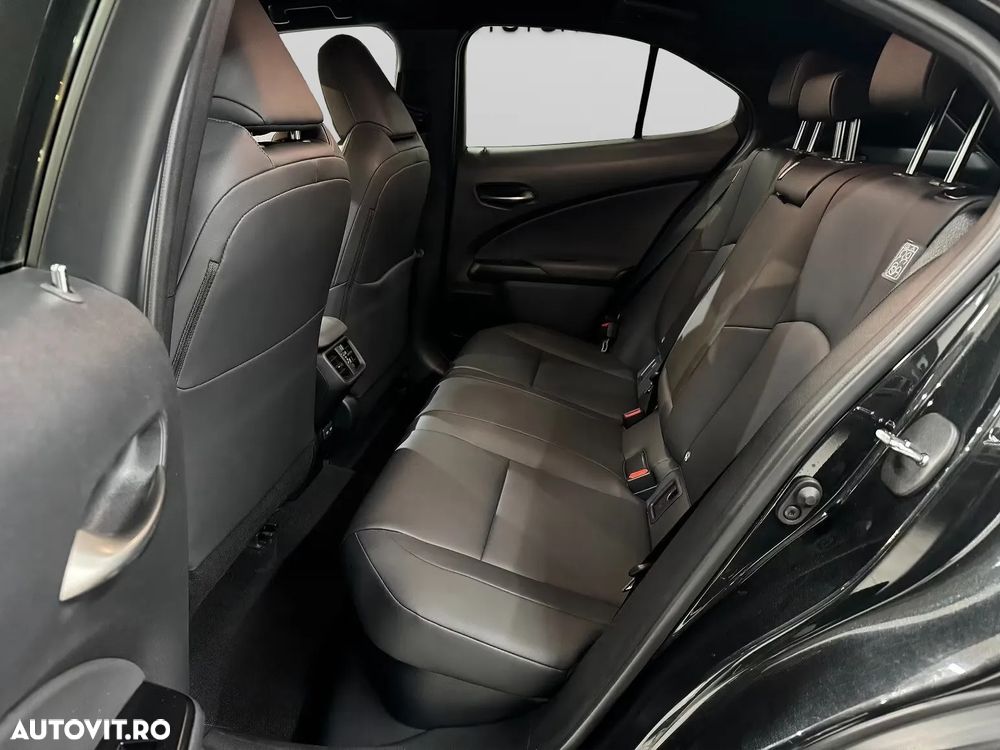 Lexus UX 250h FWD Executive - 10