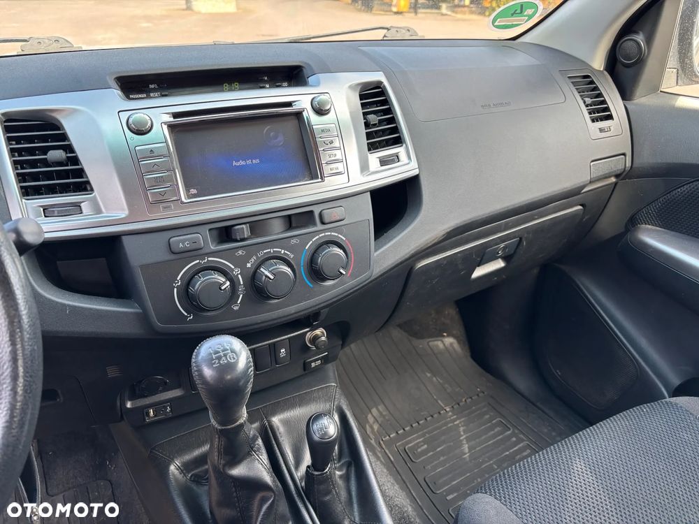 Toyota Hilux 2.5 D-4D SR5 - 21