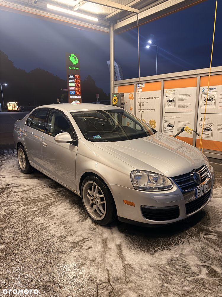 Volkswagen Jetta - 1