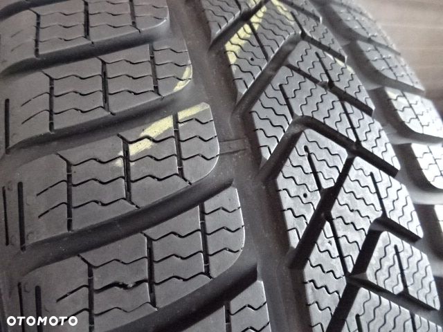 235/35/R19 91W Pirelli Winter Sotto Zero 3 - 4