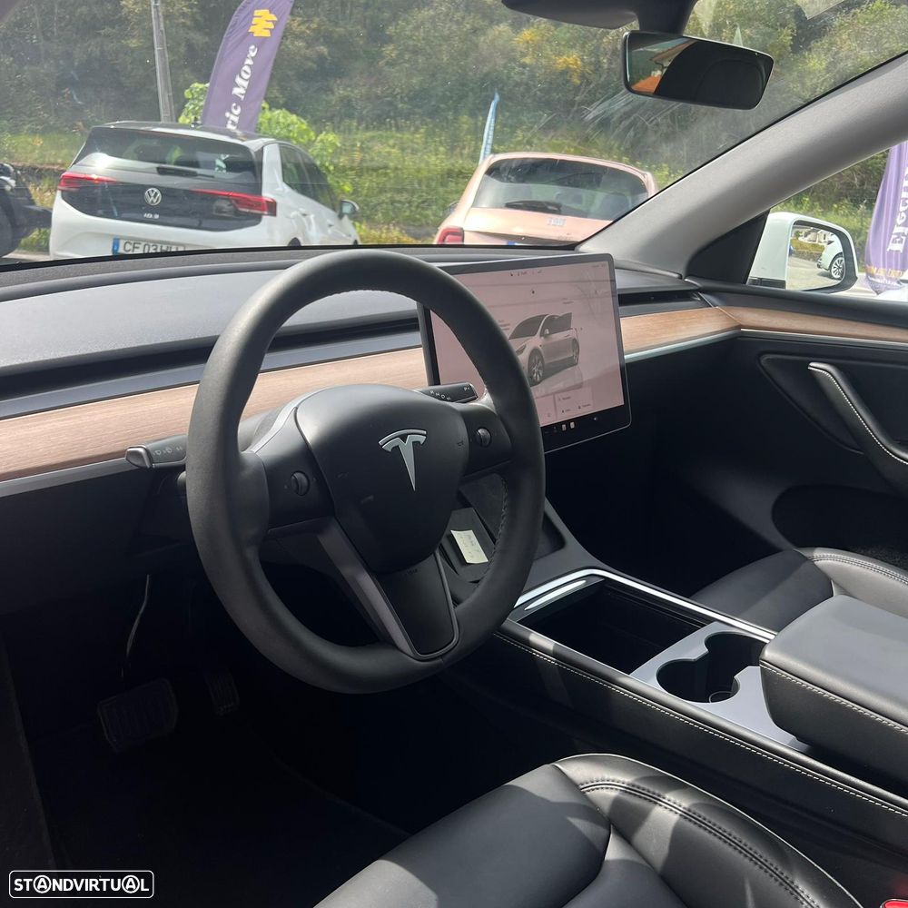 Tesla Model Y Long Range Dual Motor AWD - 11