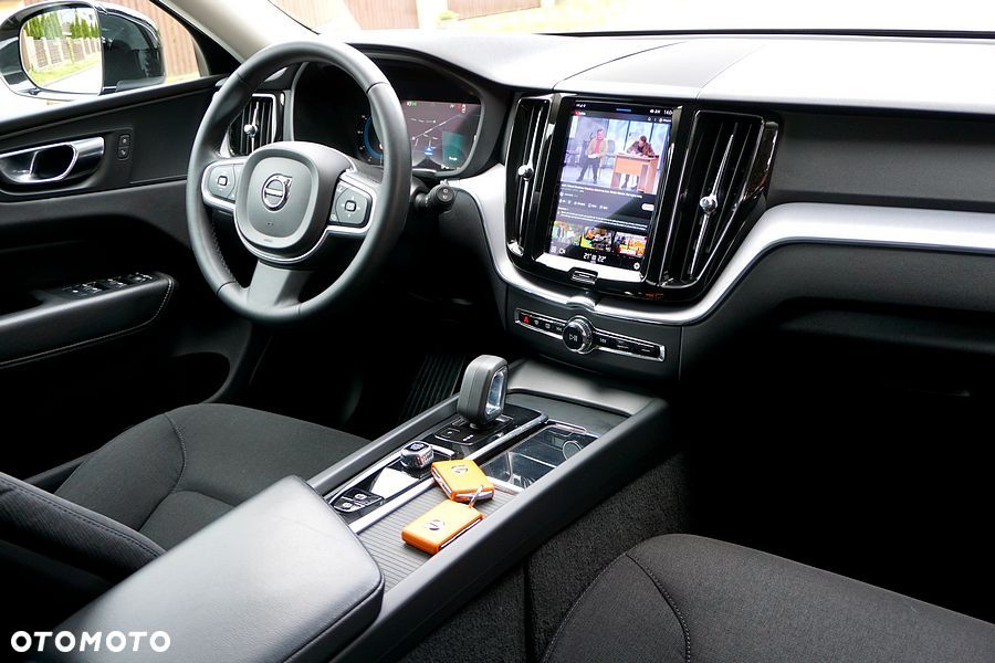 Volvo XC 60 B4 D AWD Geartronic Momentum Pro - 29