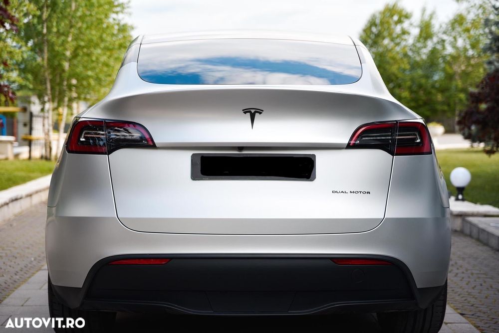 Tesla Model Y - 10