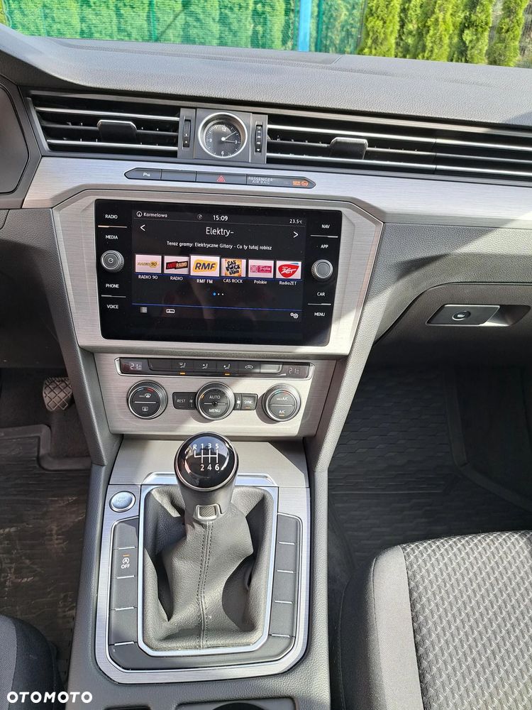 Volkswagen Passat - 8