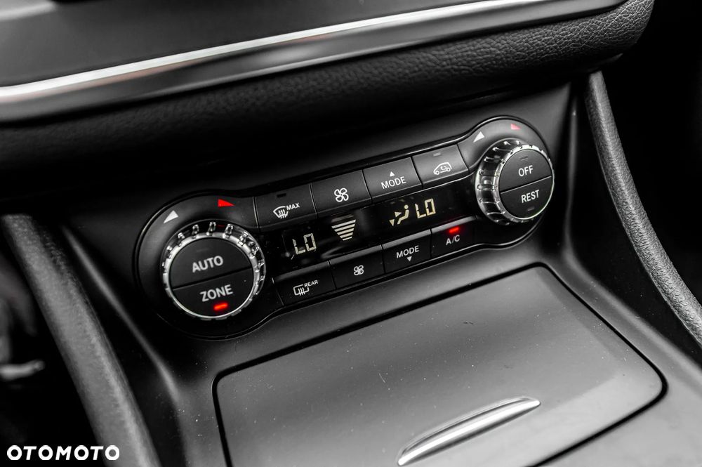 Mercedes-Benz CLA 250 4Matic 7G-DCT AMG Line - 33