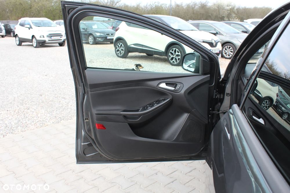Ford Focus 1.0 EcoBoost Start-Stopp-System ST-LINE STYLE - 13