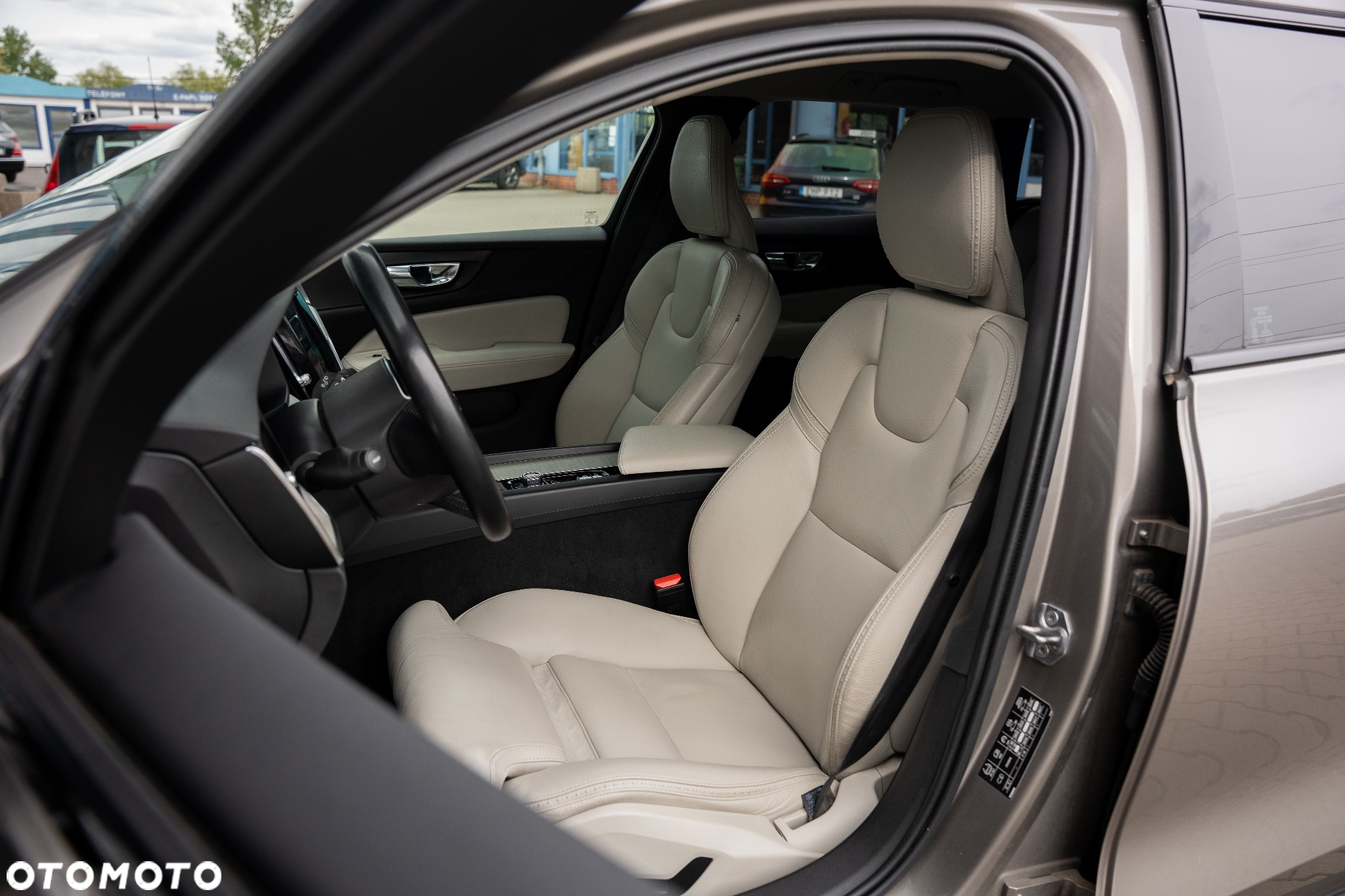 Volvo V60 Cross Country D4 AWD Geartronic Pro - 19