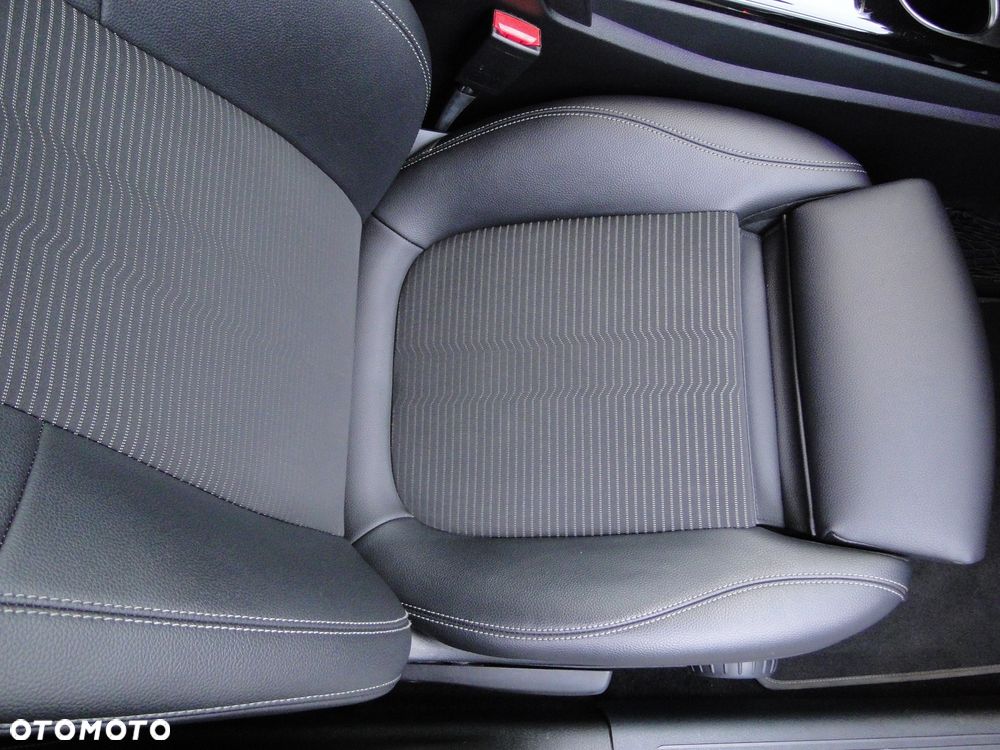 Mercedes-Benz Klasa A 200 7G-DCT Edition 1 - 16