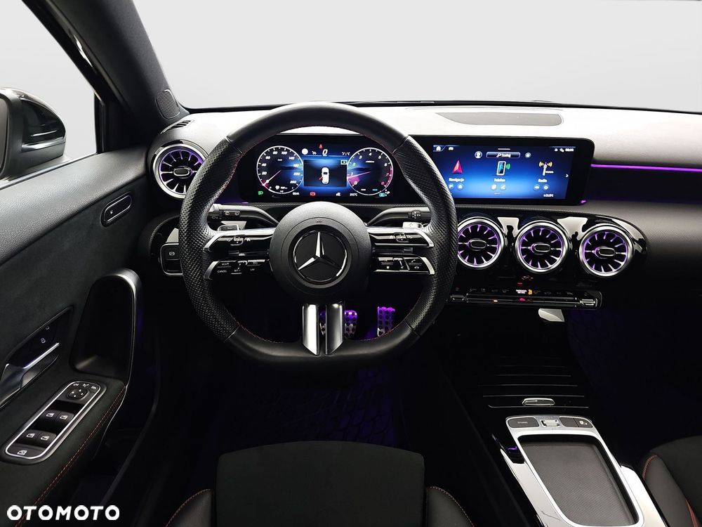 Mercedes-Benz Klasa A 220 4-Matic AMG Line 8G-DCT - 34