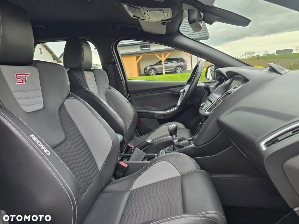 Ford Focus 2.0 EcoBoost ST mit Leder-Exclusiv-Paket - 13