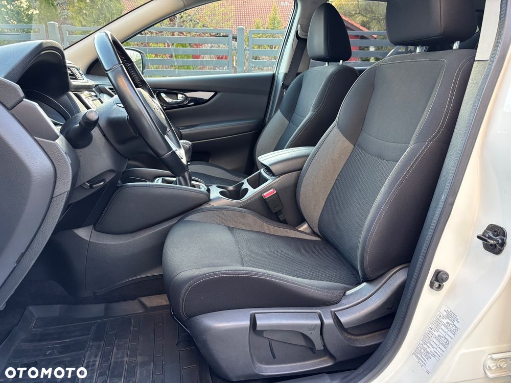 Nissan Qashqai 1.3 DIG-T N-Connecta EU6d - 18
