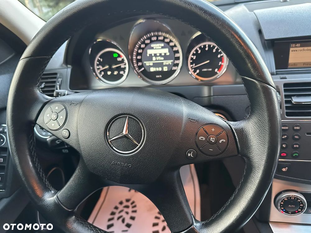 Mercedes-Benz Klasa C 200 (BlueEFFICIENCY) 7G-TRONIC Avantgarde - 24