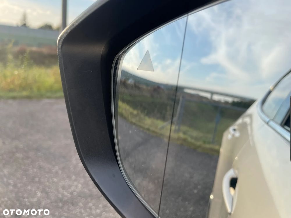 Mazda 3 e-SKYACTIV-G 150 M HYBRID EXCLUSIVE-LINE - 13